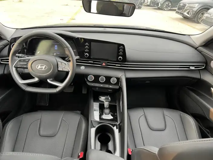 Hyundai Ioniq 2023 Model 1.5L CVT GLX Elite Edition – фото 10