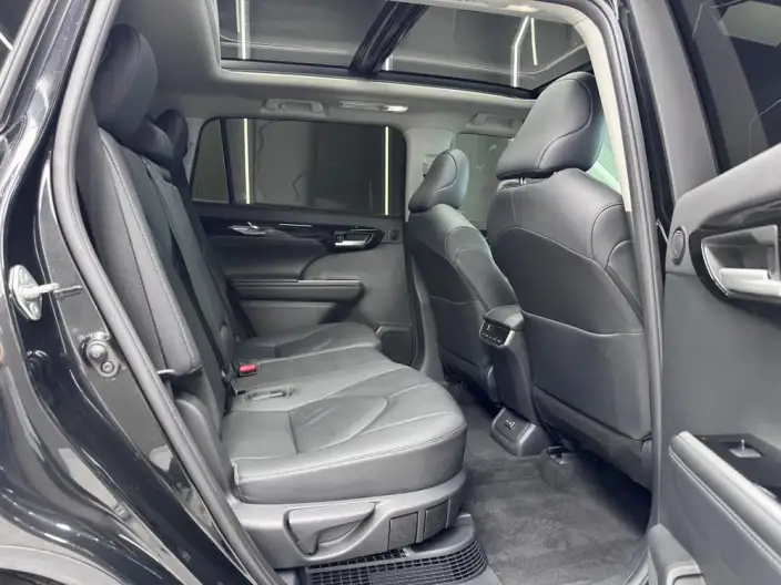 Toyota Highlander 2022 Model Hybrid 2.5L 4WD Premium Edition 7 seat – фото 13