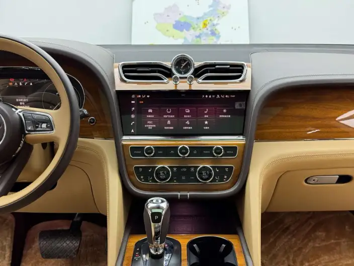 Bentayga PHEV 2021 Model 3.0T PHEV – фото 6