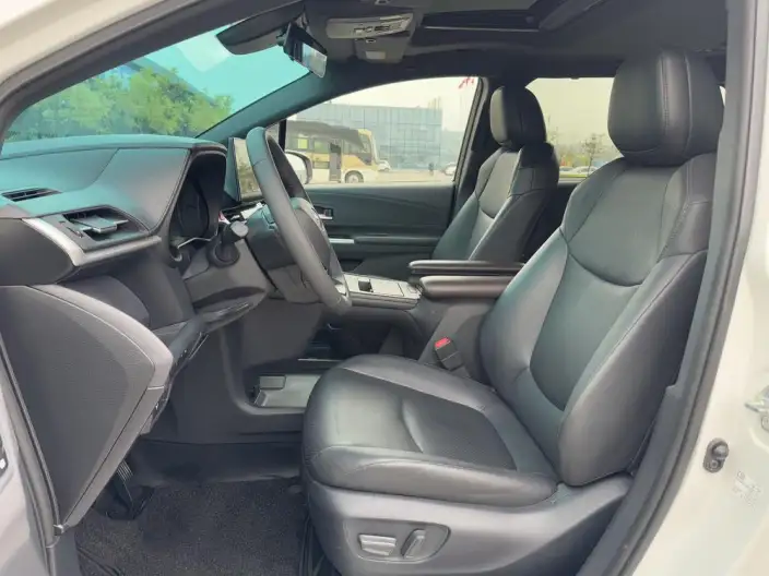 Granvia 2024 Model Intelligent Hybrid 2.5L 2WD Noble PLUS Edition – фото 16