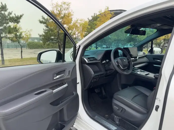 Granvia 2024 Model Intelligent Hybrid 2.5L 2WD Noble PLUS Edition – фото 20