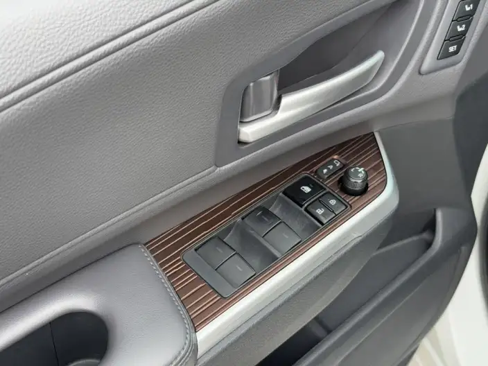 Granvia 2024 Model Intelligent Hybrid 2.5L 2WD Noble PLUS Edition – фото 21