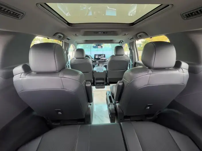 Granvia 2024 Model Intelligent Hybrid 2.5L 2WD Noble PLUS Edition – фото 23