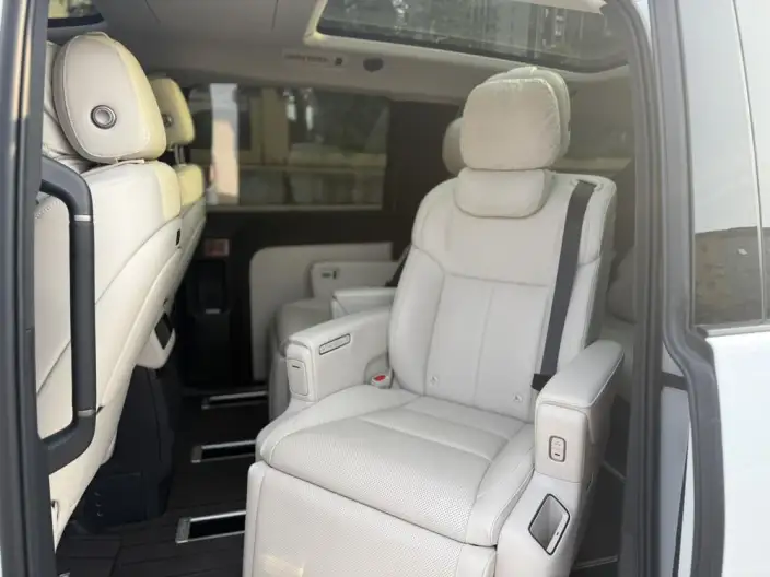 Li Auto MEGA 2025 Model Home Family Special Edition – фото 16