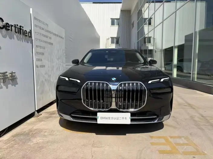 BMW 7 Series 2023 Model 735Li Luxury Set – фото 2