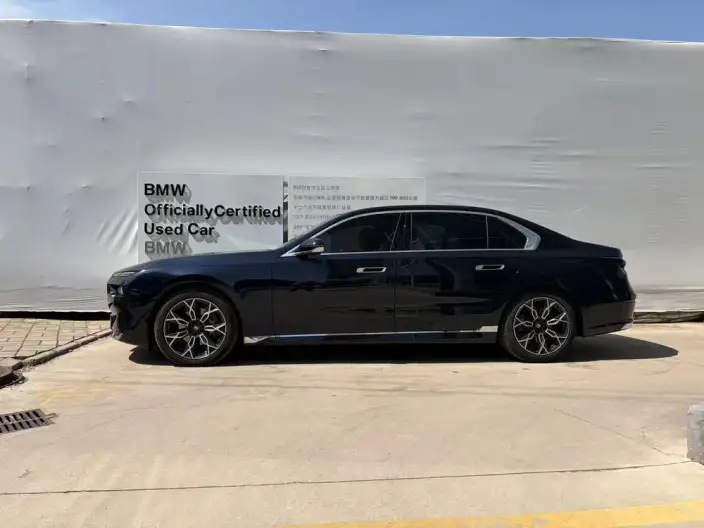 BMW 7 Series 2023 Model 735Li Luxury Set – фото 3