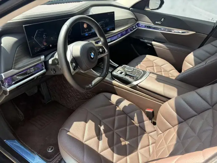 BMW 7 Series 2023 Model 735Li Luxury Set – фото 9