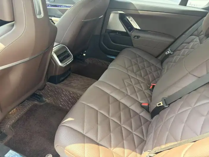 BMW 7 Series 2023 Model 735Li Luxury Set – фото 10