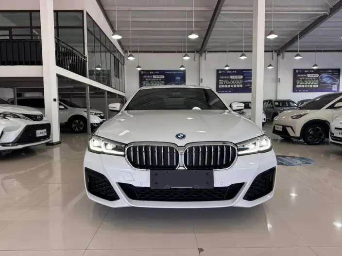 BMW 5 Series PHEV 2022 Model 535Le Luxury Set – фото 2