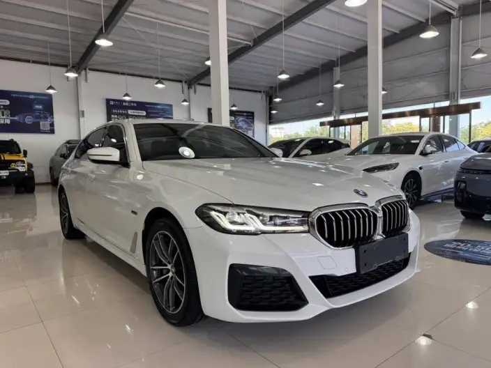 BMW 5 Series PHEV 2022 Model 535Le Luxury Set – фото 3