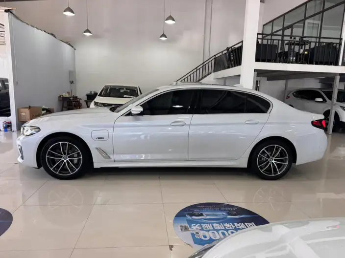 BMW 5 Series PHEV 2022 Model 535Le Luxury Set – фото 4