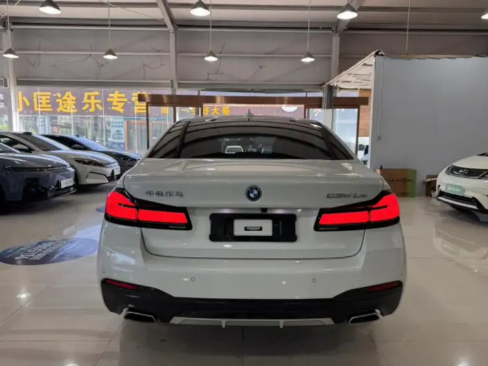 BMW 5 Series PHEV 2022 Model 535Le Luxury Set – фото 6