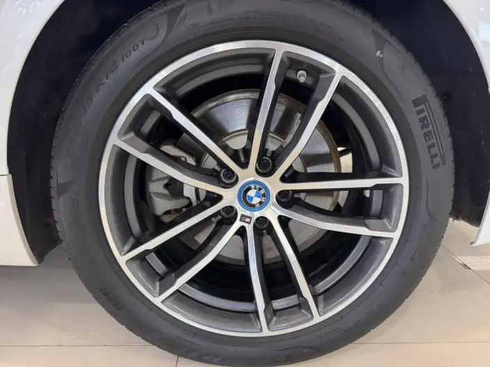 BMW 5 Series PHEV 2022 Model 535Le Luxury Set – фото 8