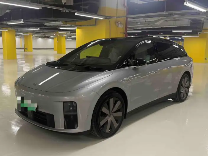 Li Auto i6 2025 Model 4WD Standard Edition – фото 1