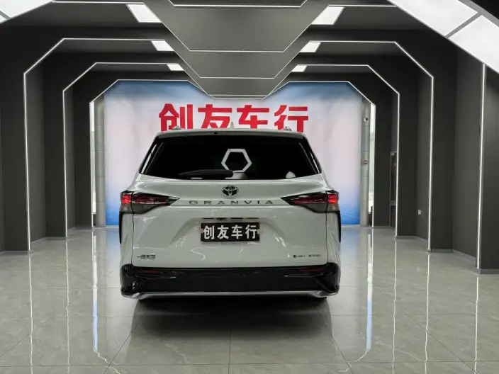 Granvia 2024 Model Intelligent Hybrid 2.5L 4WD Noble PLUS Edition – фото 5