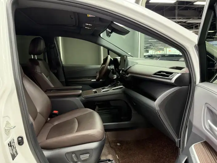 Granvia 2024 Model Intelligent Hybrid 2.5L 4WD Noble PLUS Edition – фото 7