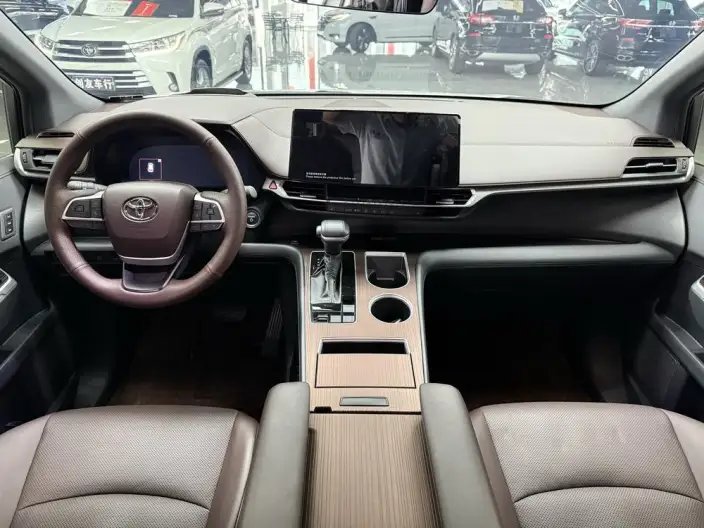 Granvia 2024 Model Intelligent Hybrid 2.5L 4WD Noble PLUS Edition – фото 8