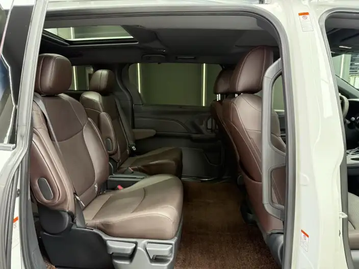 Granvia 2024 Model Intelligent Hybrid 2.5L 4WD Noble PLUS Edition – фото 12