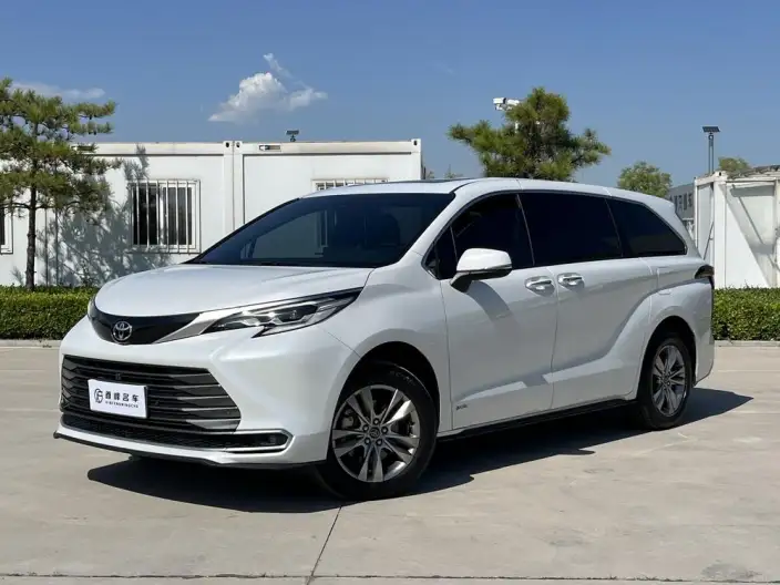 Toyota Sienna 2024 Model Hybrid 2.5L 4WD Premium Edition – фото 1