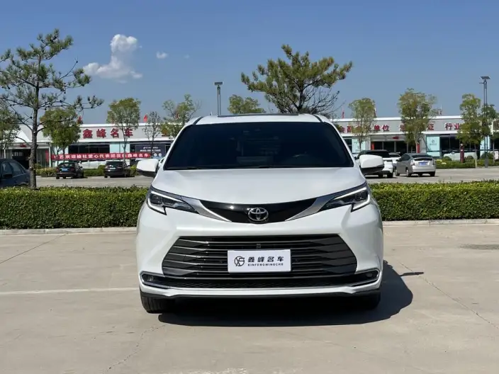 Toyota Sienna 2024 Model Hybrid 2.5L 4WD Premium Edition – фото 2