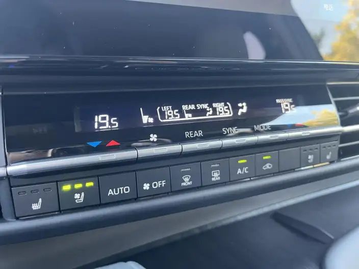 Toyota Sienna 2024 Model Hybrid 2.5L 4WD Premium Edition – фото 11