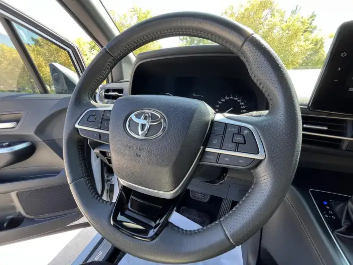 Toyota Sienna 2024 Model Hybrid 2.5L 4WD Premium Edition – фото 18