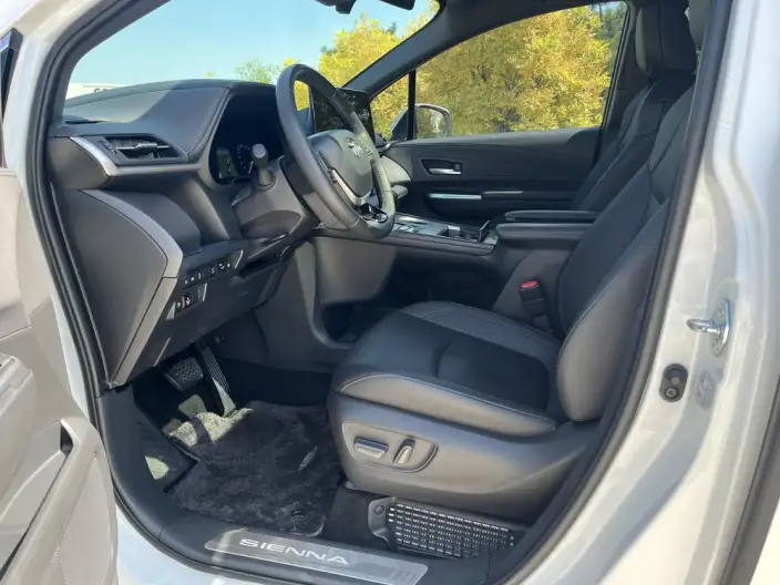 Toyota Sienna 2024 Model Hybrid 2.5L 4WD Premium Edition – фото 19