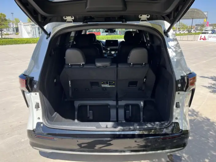 Toyota Sienna 2024 Model Hybrid 2.5L 4WD Premium Edition – фото 23