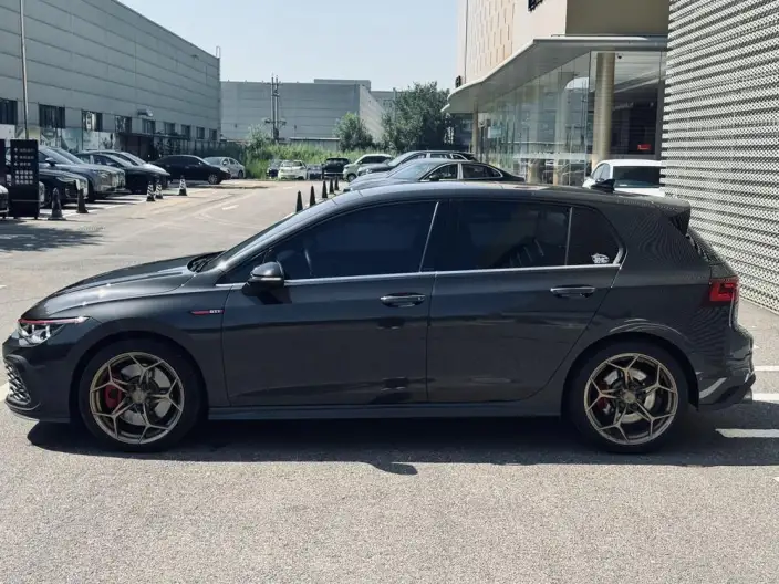 Volkswagen Golf GTI 2023 Model 380TSI DSG GTI – фото 2