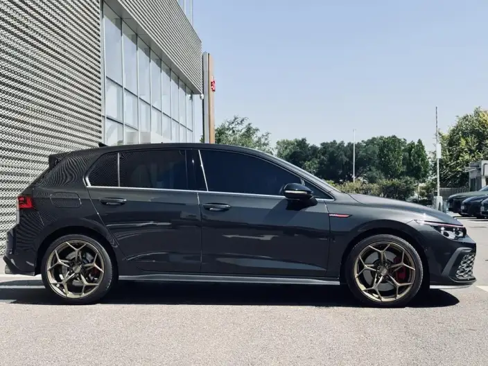 Volkswagen Golf GTI 2023 Model 380TSI DSG GTI – фото 4