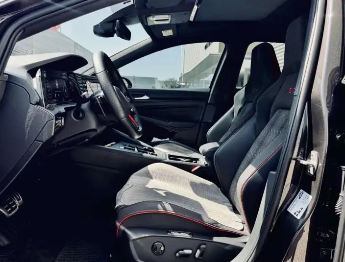 Volkswagen Golf GTI 2023 Model 380TSI DSG GTI – фото 16