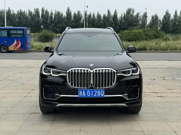 BMW X7 2021 Model xDrive40i Exclusive Model Luxury Set – фото 2