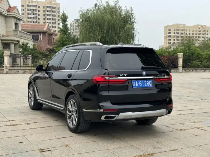 BMW X7 2021 Model xDrive40i Exclusive Model Luxury Set – фото 3