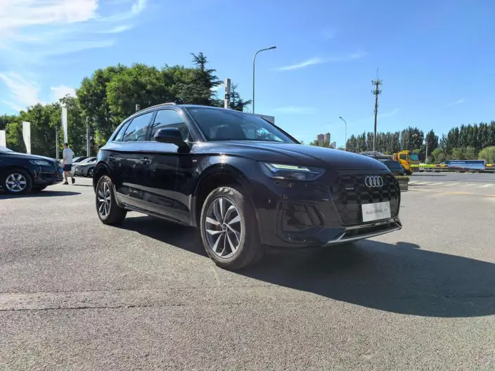 Audi Q5L 2025 Model 40TFSI Luxury Dynamic Model – фото 3