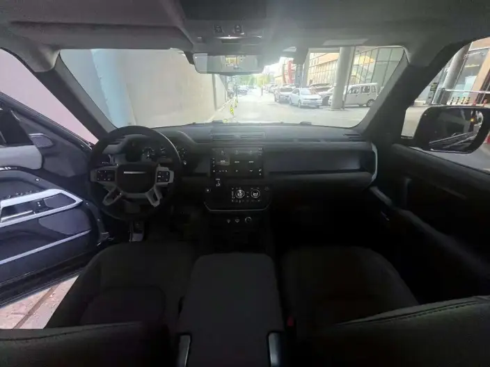 Land Rover Defender 2023 Model 90 3.0T P400 XS – фото 9