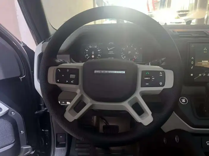 Land Rover Defender 2023 Model 90 3.0T P400 XS – фото 11