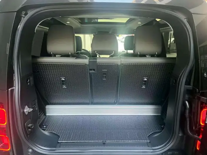Land Rover Defender 2023 Model 90 3.0T P400 XS – фото 13