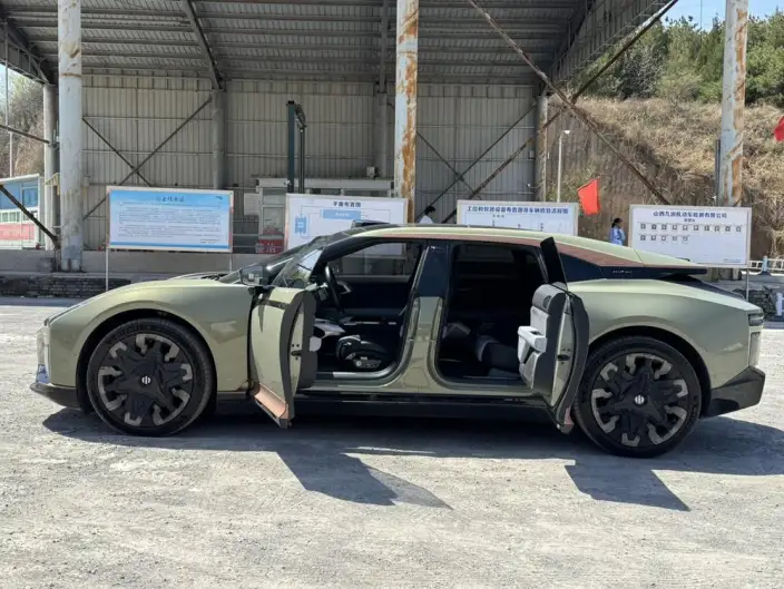 HiPhi Z 2023 Model 4 seat Edition – фото 16