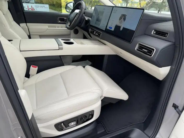 Li Auto MEGA 2025 Model Home Family Special Edition – фото 14