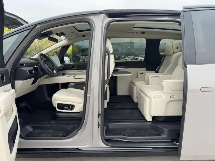 Li Auto MEGA 2025 Model Home Family Special Edition – фото 35