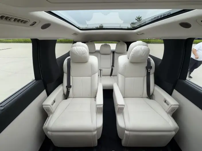 Li Auto MEGA 2025 Model Home Family Special Edition – фото 38