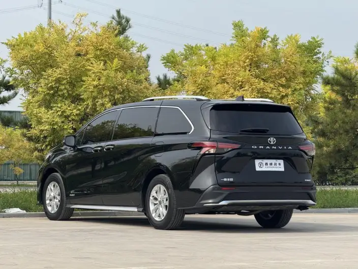 Granvia 2023 Model Intelligent Hybrid 2.5L Comfort Edition – фото 4