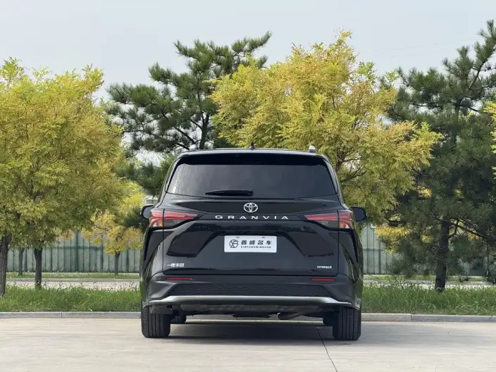 Granvia 2023 Model Intelligent Hybrid 2.5L Comfort Edition – фото 5