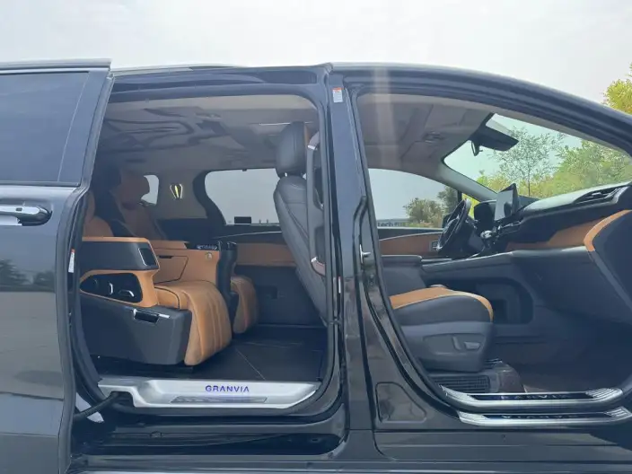 Granvia 2023 Model Intelligent Hybrid 2.5L Comfort Edition – фото 11