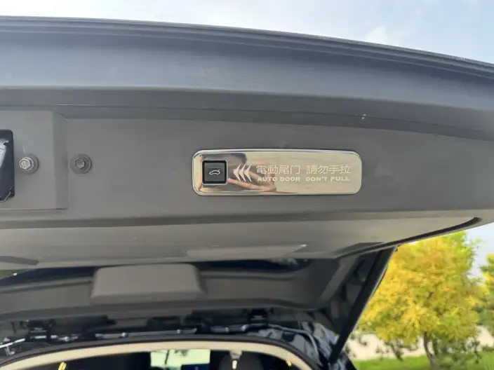 Granvia 2023 Model Intelligent Hybrid 2.5L Comfort Edition – фото 13