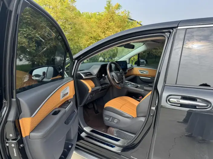 Granvia 2023 Model Intelligent Hybrid 2.5L Comfort Edition – фото 19