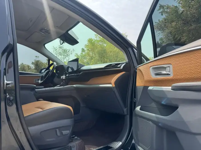 Granvia 2023 Model Intelligent Hybrid 2.5L Comfort Edition – фото 28