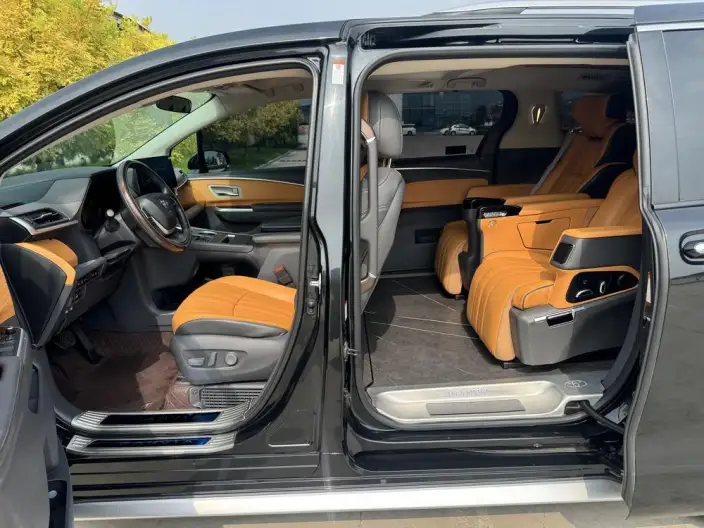 Granvia 2023 Model Intelligent Hybrid 2.5L Comfort Edition – фото 29