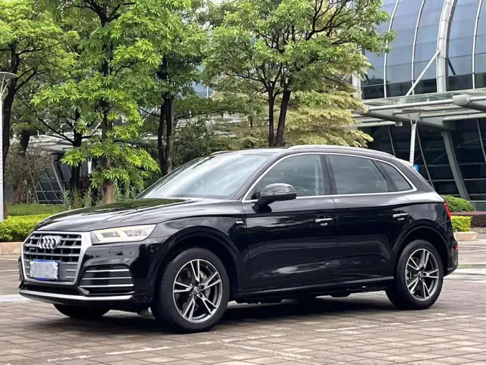 Audi Q5L 2020 Model 40 TFSI Rong Xiang Fashion Model – фото 1