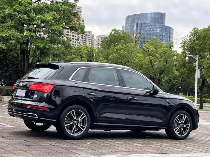 Audi Q5L 2020 Model 40 TFSI Rong Xiang Fashion Model – фото 6